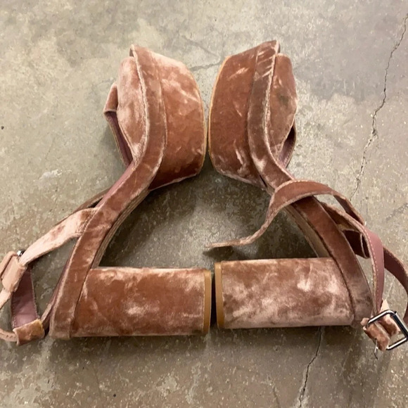 COPY - Zara  velvet platform heels - Picture 1 of 10